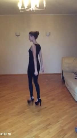 [Image: 112295876_Vituk_Marianna_Catwalk.jpg]