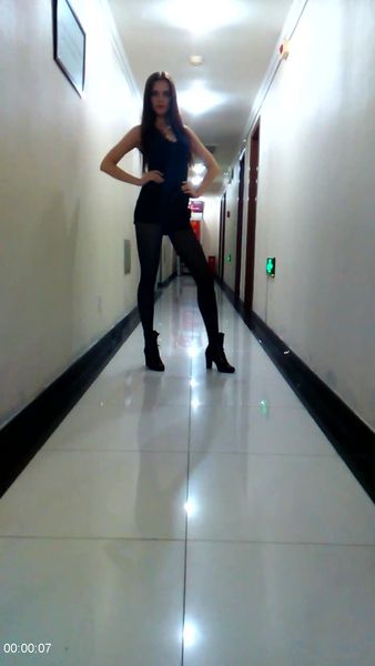 [Image: 112297455_Angelika_Galeckaia__Catwalk.jpg]