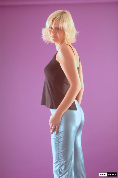 [Image: 112977574_Fetistyle_Janett_652.jpg]
