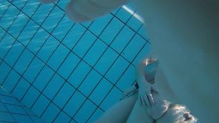 underwater_voyeur_in_sauna_pool s7otsjqraq