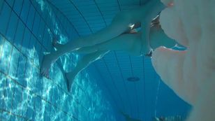 underwater_voyeur_in_sauna_pool u7otskbnn4