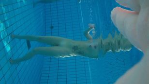 underwater_voyeur_in_sauna_pool 47otskdmes