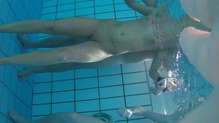 underwater_voyeur_in_sauna_pool e7otskeovn