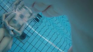 underwater_voyeur_in_sauna_pool y7otskicv5