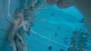 underwater_voyeur_in_sauna_pool v7otsk2auf