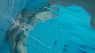 underwater_voyeur_in_sauna_pool 77otsk3szb