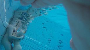 underwater_voyeur_in_sauna_pool s7otsk9ul5