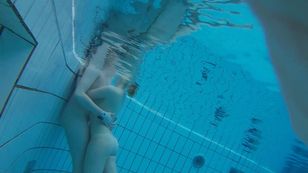 underwater_voyeur_in_sauna_pool o7otskj3de