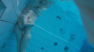 underwater_voyeur_in_sauna_pool z7otskkirv