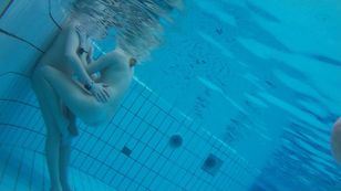 underwater_voyeur_in_sauna_pool 17otskpk7n