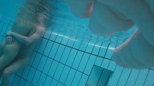 underwater_voyeur_in_sauna_pool r7otsl3f0p