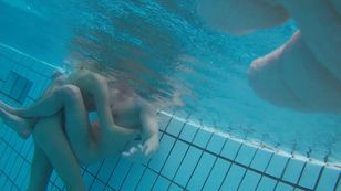 underwater_voyeur_in_sauna_pool 67otsl7qfz