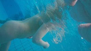 underwater_voyeur_in_sauna_pool g7otsljb56