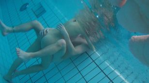 underwater_voyeur_in_sauna_pool f7otslkrdm