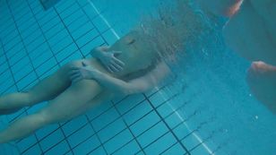 underwater_voyeur_in_sauna_pool k7otslmzj6