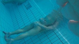 underwater_voyeur_in_sauna_pool z7otslnv6k