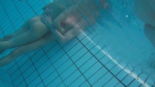 underwater_voyeur_in_sauna_pool 67otslpok0
