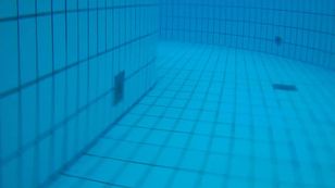 underwater_voyeur_in_sauna_pool t7otslswvs
