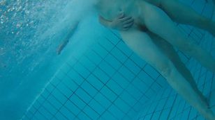 underwater_voyeur_in_sauna_pool 77otslw6fv