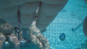 underwater_voyeur_in_sauna_pool u7otsmf1eo