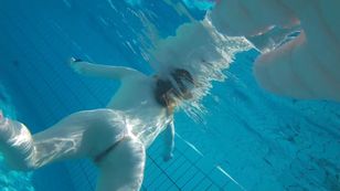 underwater_voyeur_in_sauna_pool u7otsm8d4x