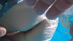 underwater_voyeur_in_sauna_pool i7otsmm04r