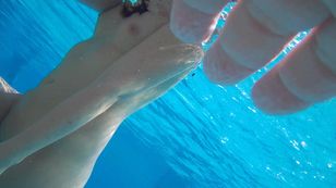 underwater_voyeur_in_sauna_pool q7otsmob26