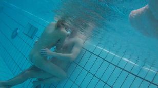 underwater_voyeur_in_sauna_pool 27otsnckn6
