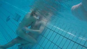 underwater_voyeur_in_sauna_pool t7otsndvlb
