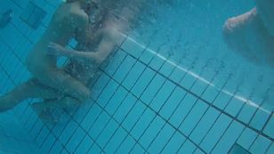 underwater_voyeur_in_sauna_pool y7otsned21
