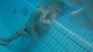underwater_voyeur_in_sauna_pool t7otsn4lqf