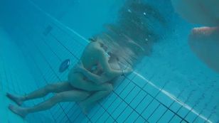 underwater_voyeur_in_sauna_pool j7otsnjxl2
