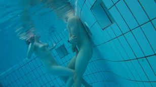 underwater_voyeur_in_sauna_pool u7otsno35h