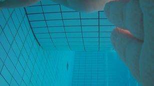 underwater_voyeur_in_sauna_pool k7otsoh21k