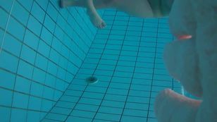 underwater_voyeur_in_sauna_pool o7otso1yf2