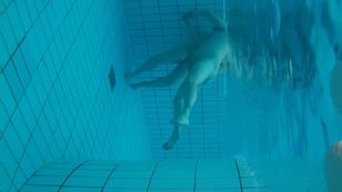 underwater_voyeur_in_sauna_pool r7otso2poh
