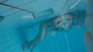 underwater_voyeur_in_sauna_pool u7otso4i31