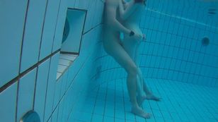 underwater_voyeur_in_sauna_pool 57otso7lr4