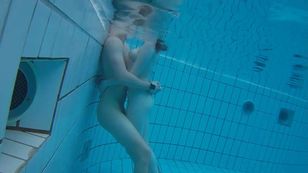 underwater_voyeur_in_sauna_pool m7otsokrdj