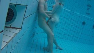 underwater_voyeur_in_sauna_pool 77otsomvqi