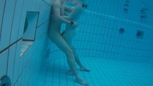 underwater_voyeur_in_sauna_pool 37otsonvtl
