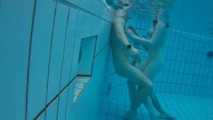 underwater_voyeur_in_sauna_pool 67otsorrg6
