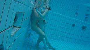 underwater_voyeur_in_sauna_pool z7otsotg2r