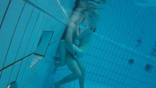 underwater_voyeur_in_sauna_pool 37otsoufnt