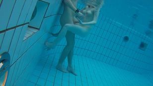 underwater_voyeur_in_sauna_pool d7otsox4v5
