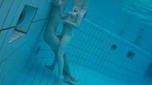 underwater_voyeur_in_sauna_pool h7otspay7d
