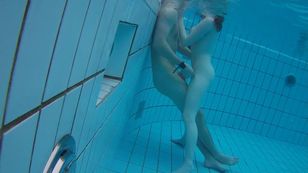 underwater_voyeur_in_sauna_pool p7otspdr4u