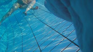 underwater_voyeur_in_sauna_pool q7otspfjy1