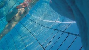underwater_voyeur_in_sauna_pool k7otspgv2t