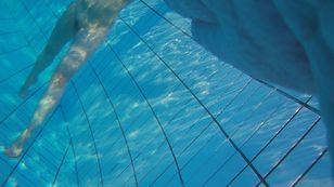 underwater_voyeur_in_sauna_pool k7otsp0cbp